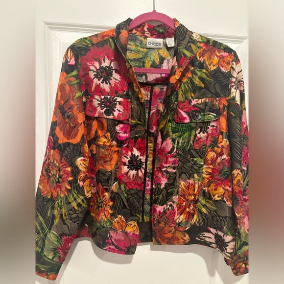 Floral open jacket 
Chicos size 1 
 53% rayon 33% silk - Picture 3 of 4